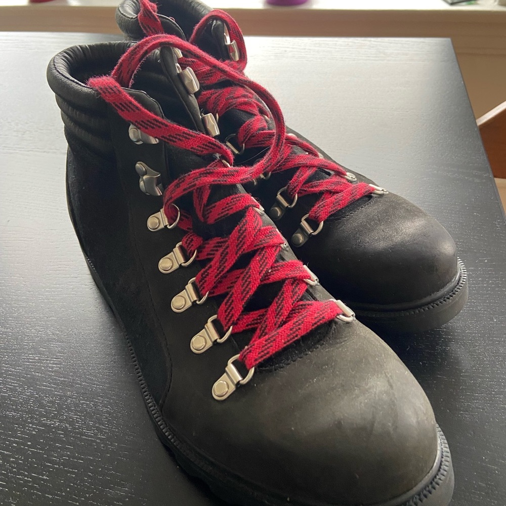 Sorel Ainsley waterproof boots women’s 10